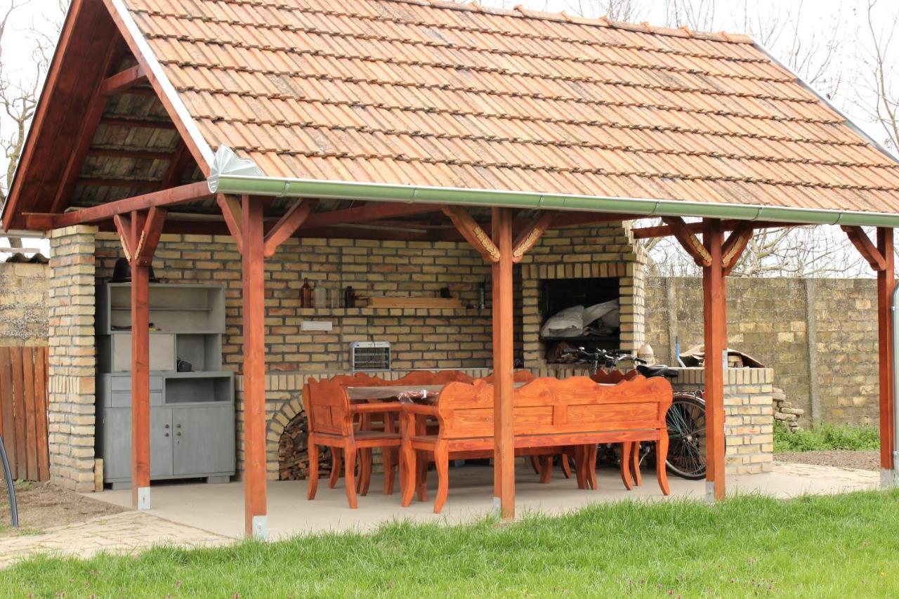 Julia Apartman Pacir Exterior foto
