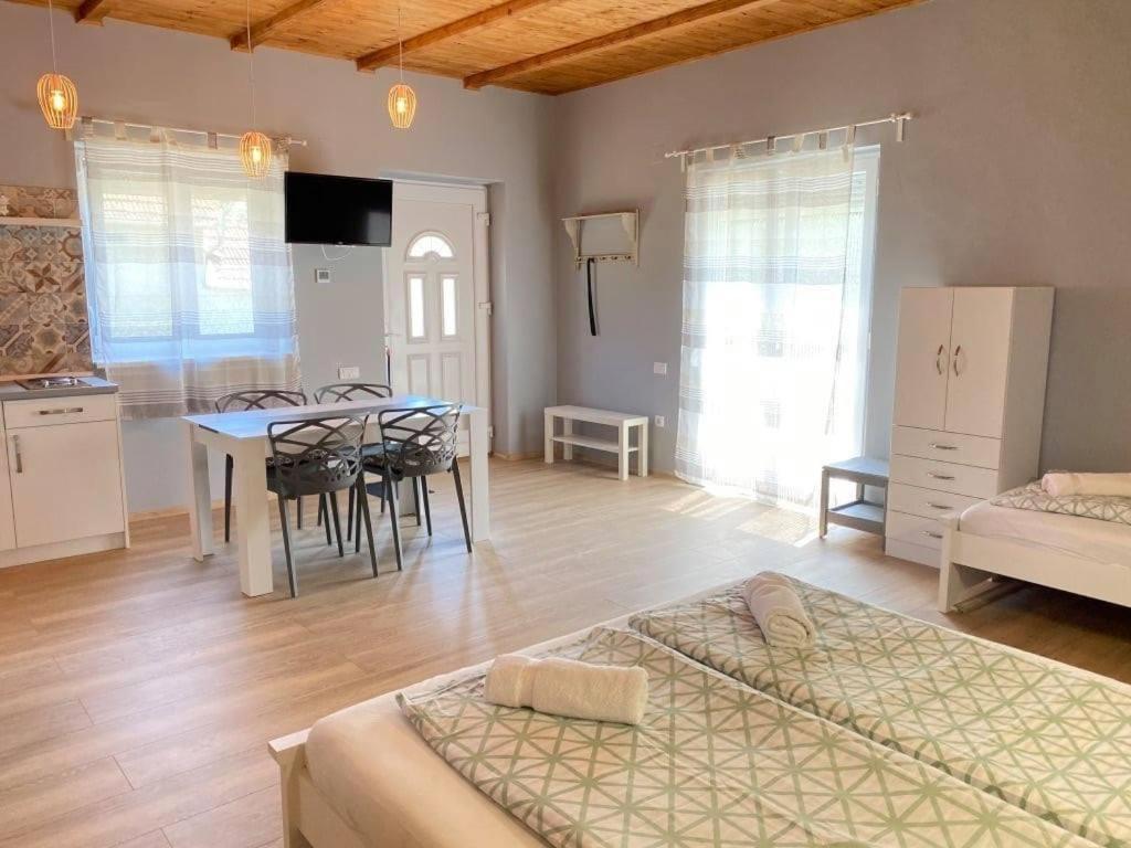Julia Apartman Pacir Exterior foto