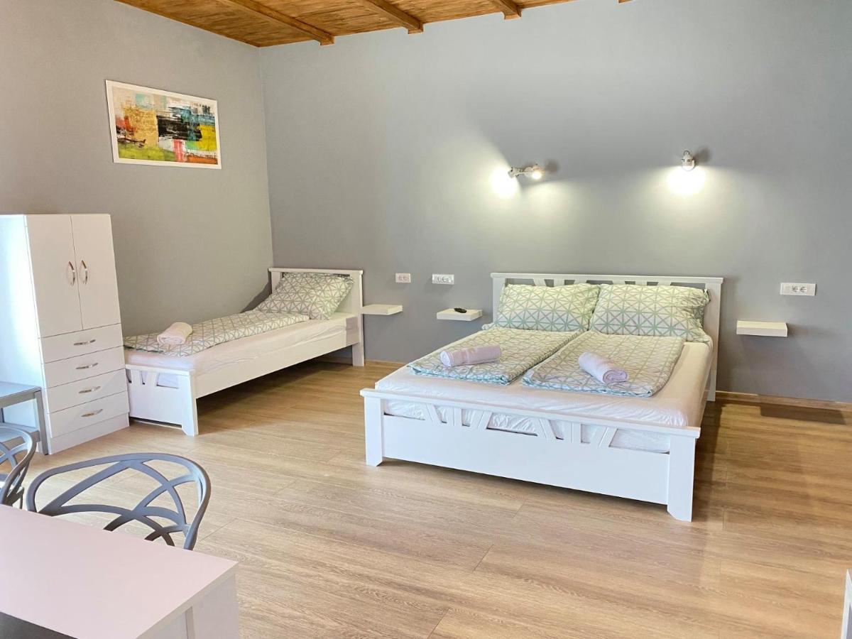 Julia Apartman Pacir Exterior foto